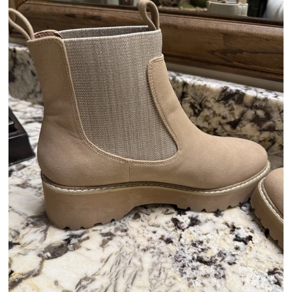 Yellowbox Idela Chelsea Boots Beige Lug Sole Platform Slip Resistant Size 7 - Picture 5 of 8